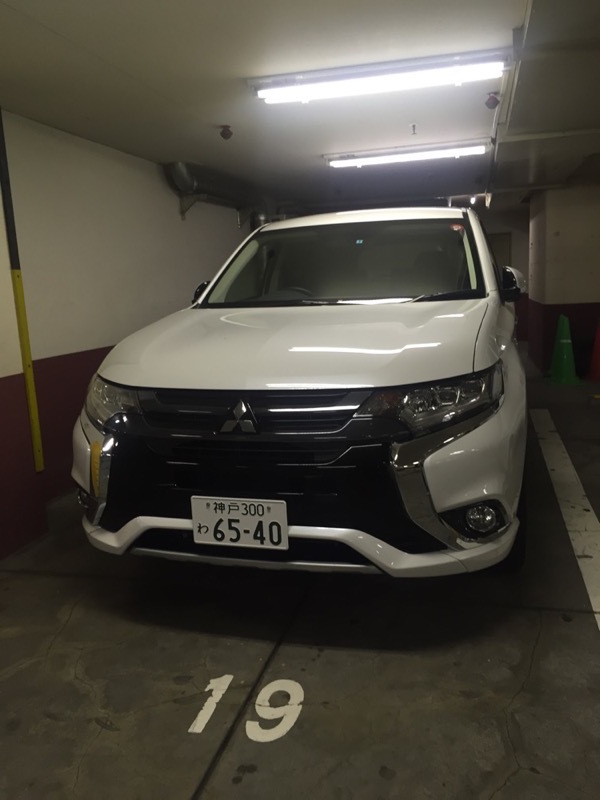 14-outlanderphev_shinjuku-kabukicho.jpg