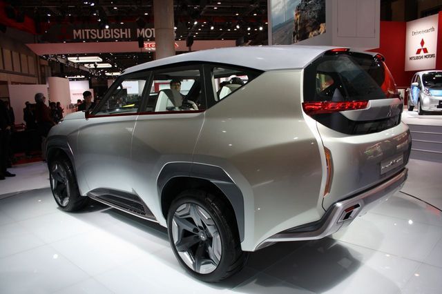 2013MITSUBISHIConceptGC-PHEV2.jpg