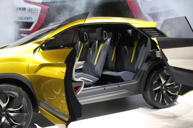 2015mitsubishi-motors_eXconcept4.JPG