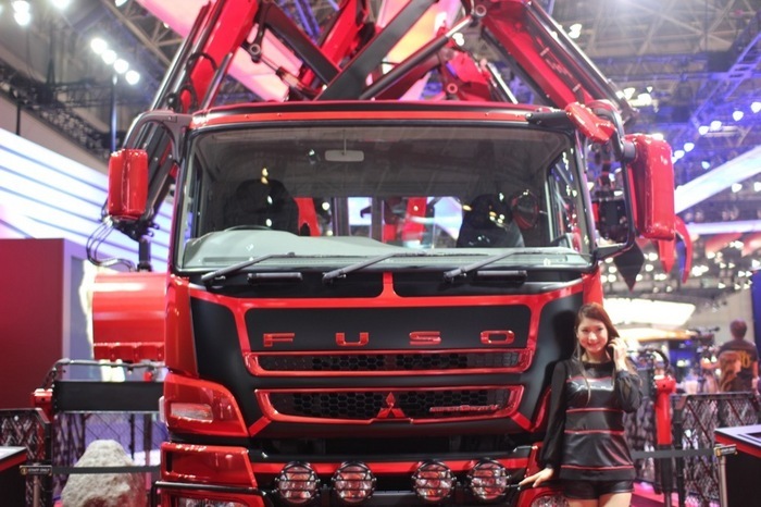 MITSUBISHIFUSO_FUSO-red.JPG