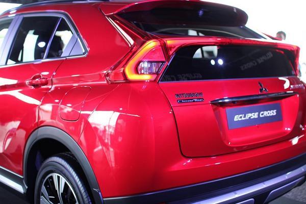 eclipse-cross-rear-00.JPG