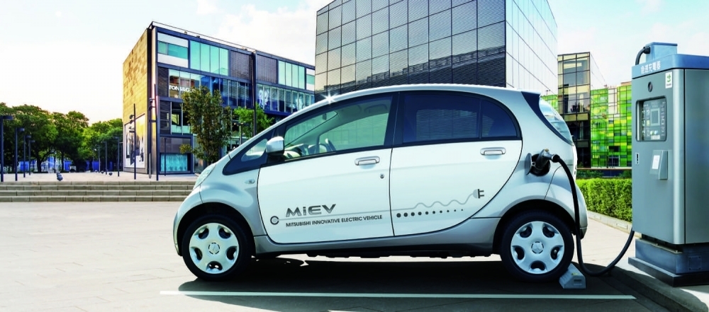 1612_i-MiEV_5-6_Side.jpg