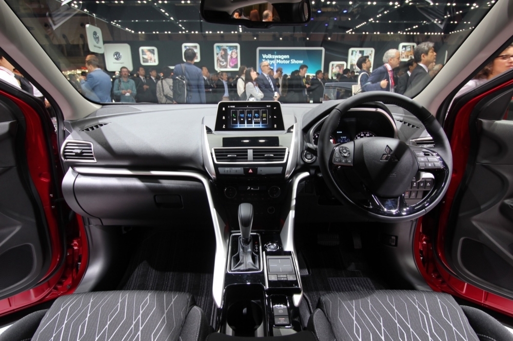 13-eclipse-cross-interior_02.JPG