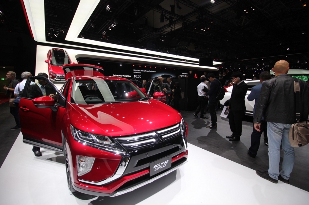 4-eclipse-cross-booth_01.JPG