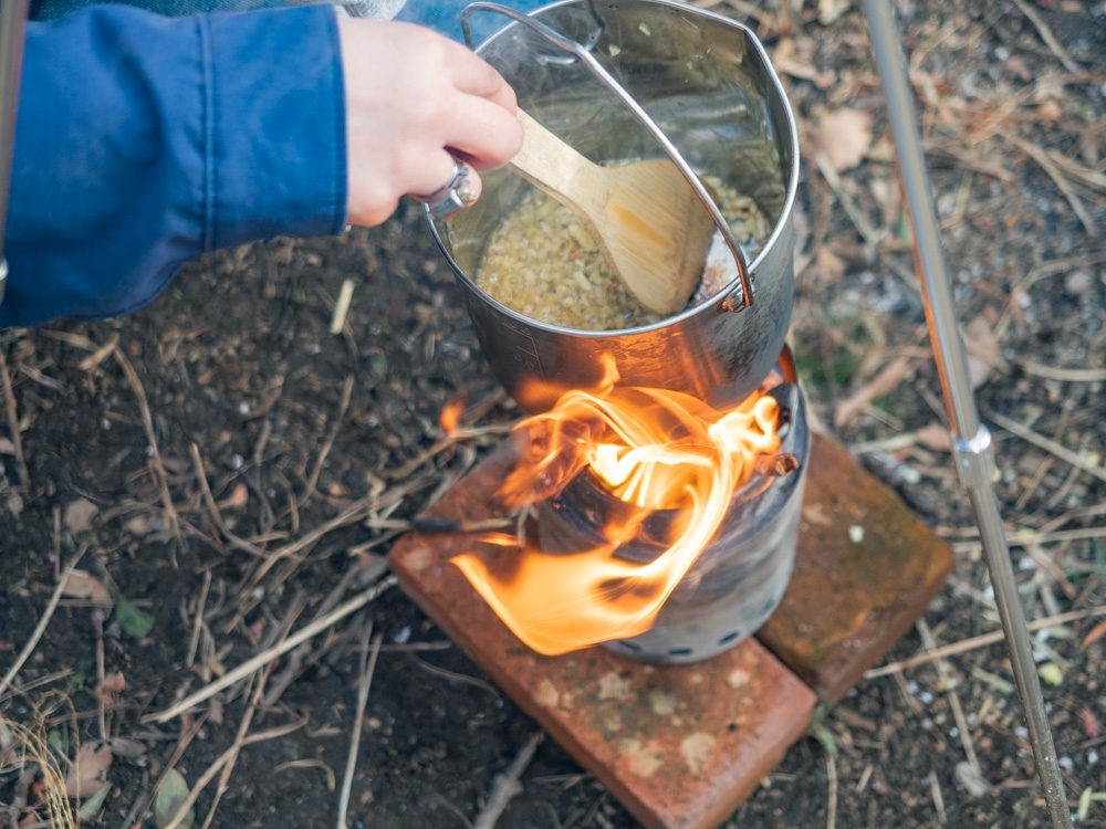 solo stove(ソロストーブ)｜焚き火調理に絶対必須「トライポッド」徹底 