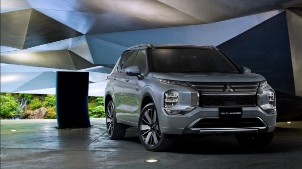 新型アウトランダーPHEV.jpeg