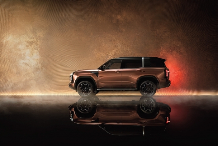 NEW PAJERO_Side.jpg