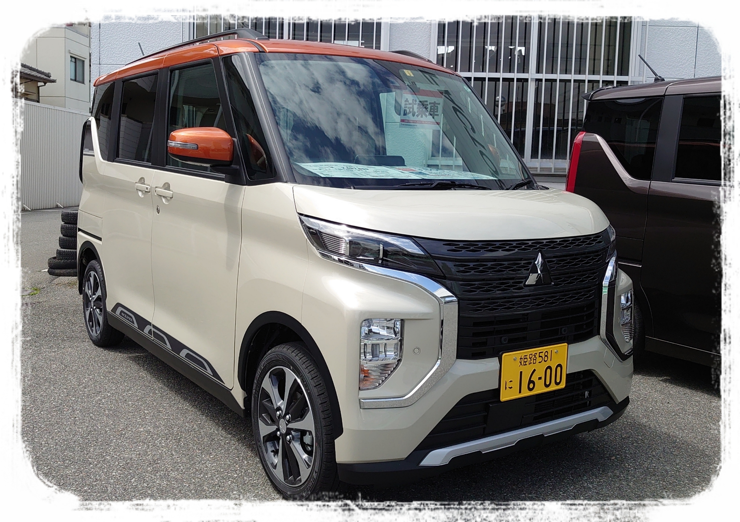 三菱 エクステリアガーニッシュパッケージ/カメラ未装着車用（サンシャインオレンジM）「ミツビシ純正用品」ｅkクロス B34W/B35W/B37W/ B38W｜外装、ボディパーツ