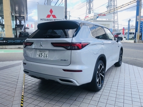 新型アウトランダーPHEV　試乗車　後ろ姿.jpg