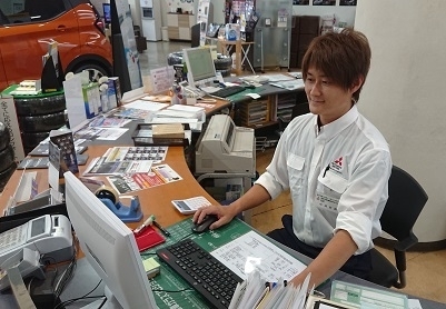 フロント　中島さん.JPG
